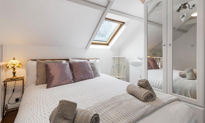 Exeter House | Pip's Cottage by Staytor Accommodation