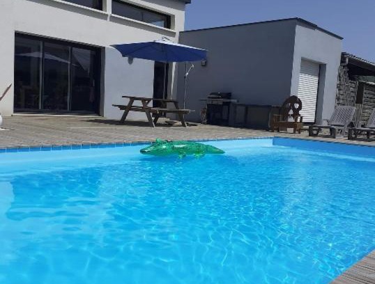 Locquirec House | Piscine chauffée et plages à Locquirec