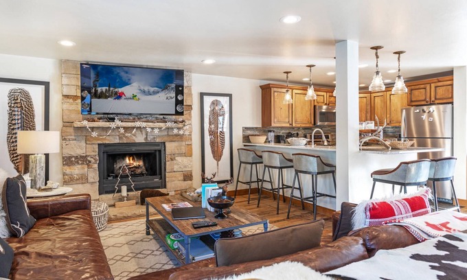 Vail House | Plan a Trip to Our Mountain Retreat. Hot Tub, 5BR, Gorgeous in Fall, Popular in Winter!