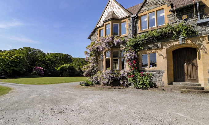 Llanbedr Cottage | PLAS GWYNFRYN, pet friendly, luxury holiday cottage in Llanbedr