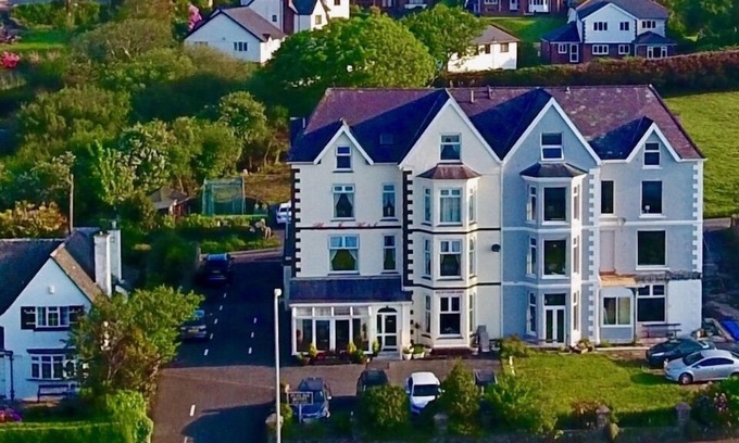 Criccieth Bed & Breakfast | Plas Isa Hotel