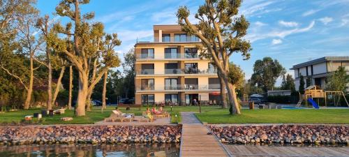 Balatonboglar Apartment | Platán Experience Apartman with lakeview