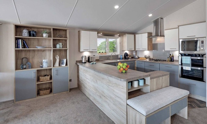 Skegness Ski Chalet | Platinum Lodge 4 Hot Tub