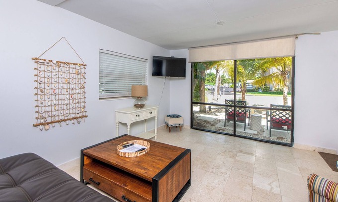 Sarasota Condo | Playalido Unit #5 127 Cleveland Dr.