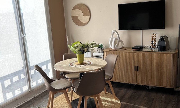 Merville-Franceville-Plage Apartment | Pleasant duplex, direct access, free wifi beach
