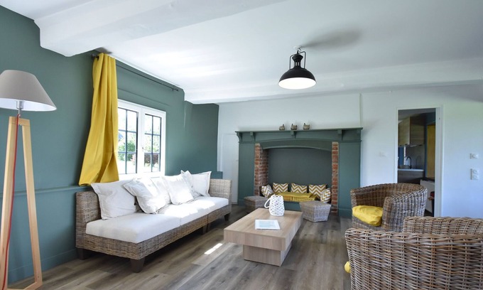 Asnieres Cottage | Pleasant Cottage in Asnières with Terrace