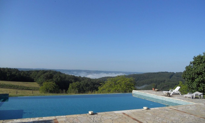 Beynac-et-Cazenac House | Pleasant house, quiet, with large pool to share, beautiful surroundings