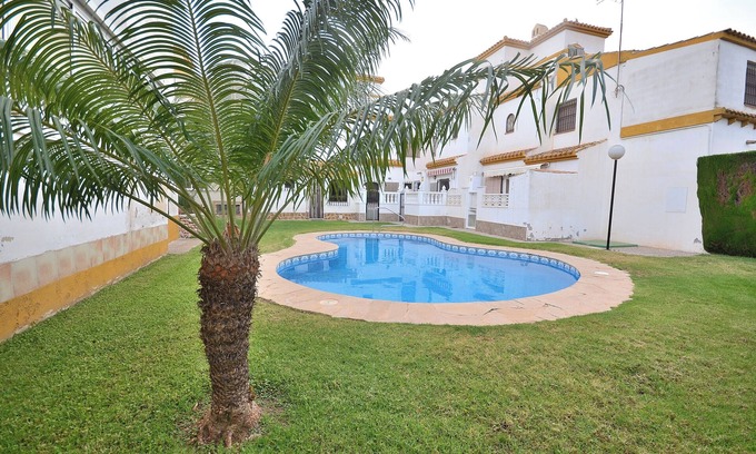 Mutxamel House | Pleasant townhouse with swimming pool, hydro-massage showers