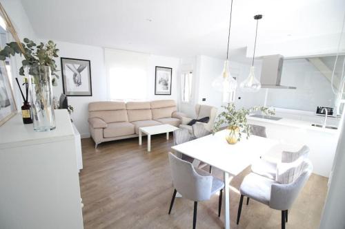 Toledo City Center Apartment | pluma y espada