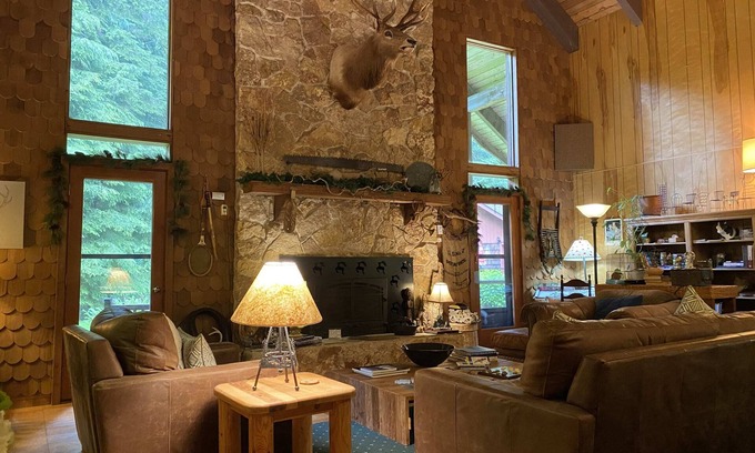 Forks Apartment | Pocahontas- Rustic & Tranquil Lodge Room at the Manitou Lodge