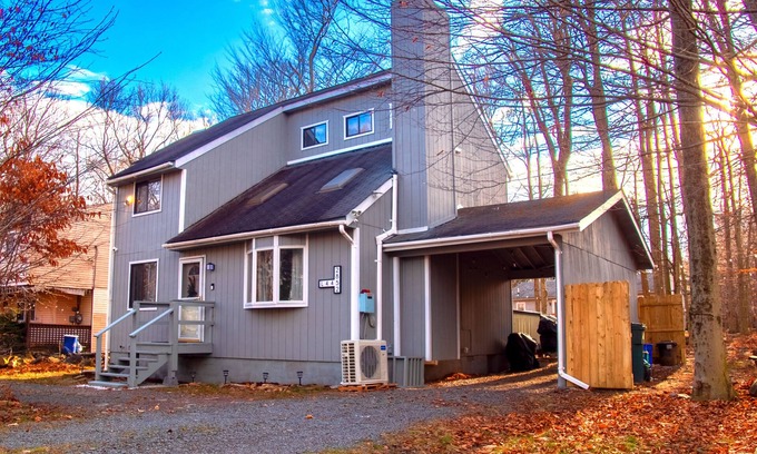 Tobyhanna Ski Chalet | Pocono Dog Friendly Home, Deck, Yard & Fire Pit