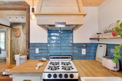 Greentown House | Poconos Cabin Year Round Bliss