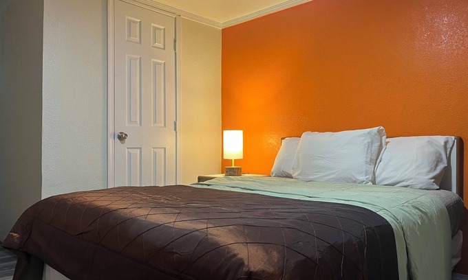 Elmwood Area Hotel | Ponca Motel