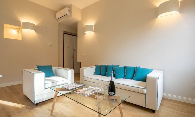 Oltrarno Apartment | Ponte Vecchio White by Mmega