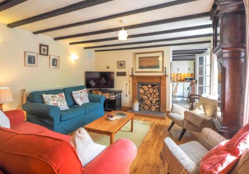 Llangranog House | Pontfair - Charming Cottage 10 mins walk from beach