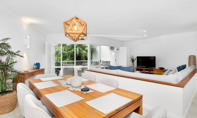 Palm Cove Apartment | Poolside Apt in Alamanda Beachfront Resort 42