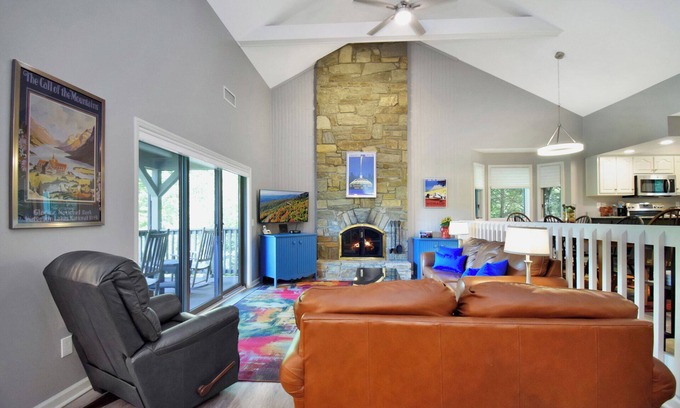 Blowing Rock Condo | Poplar 4 | Fireplace, Restaurant, Pool, Spa