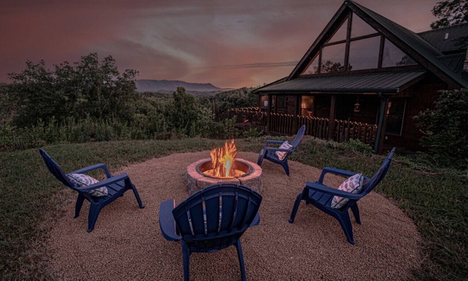 Dandridge Cabin | Poppy’s Place Cabin · Douglas Lake , Amazing Smoky Mountain Views 3 BR Dandridge TN