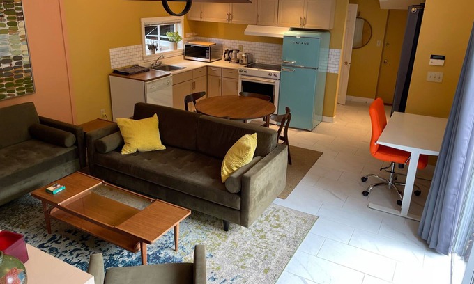 North Saanich Apartment | Porpoise Point: private 2 bedroom mid-century modern suite @ seaside sanctuary