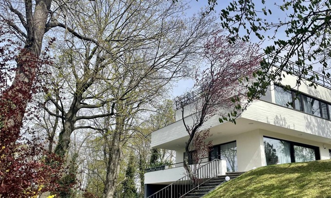 Unterdobling Villa | Porsche Villa with Garden and Garage in the best area of Döbling, Vienna