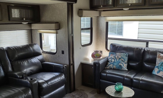 Port St. Joe House | Port Saint Joe 1/1 Trailer that sleeps 4, only 2 blocks to Beach -Pet friendly!