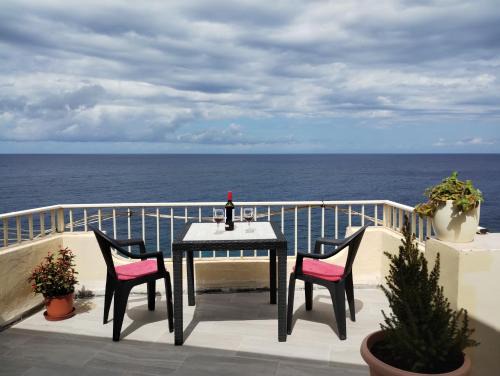 Marsalforn Apartment | Poseidons Seaview Penthouse