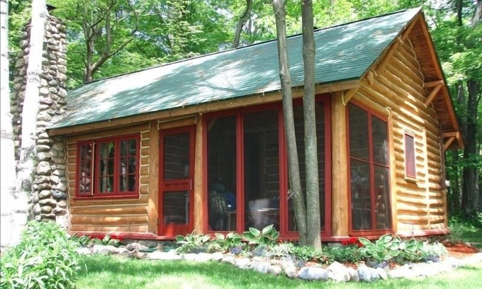 Harbor Springs Cabin | *Postcard*Adorable “Bliss” Log Cabin, Panoramic Lake Michigan and 6 Wooded Acres