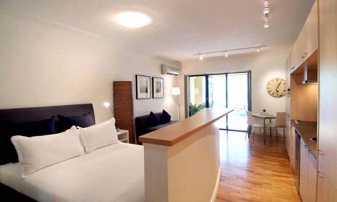 Potts Point Apartment | Potts Point Large Studio Apartment with Balcony
