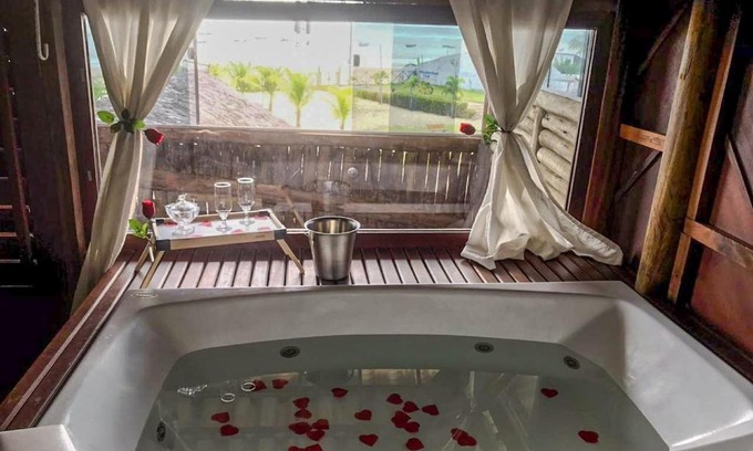 Baleia Hotel | Pousada Altas Horas Beach Club