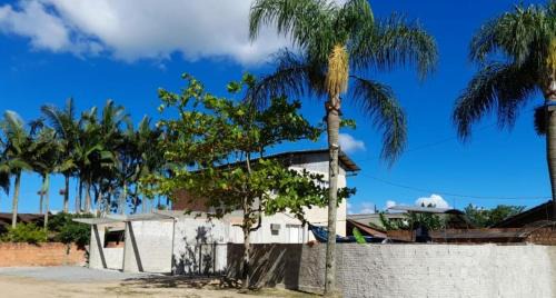 Ubatuba House | Pousada Max House vida simples de Sfs sc