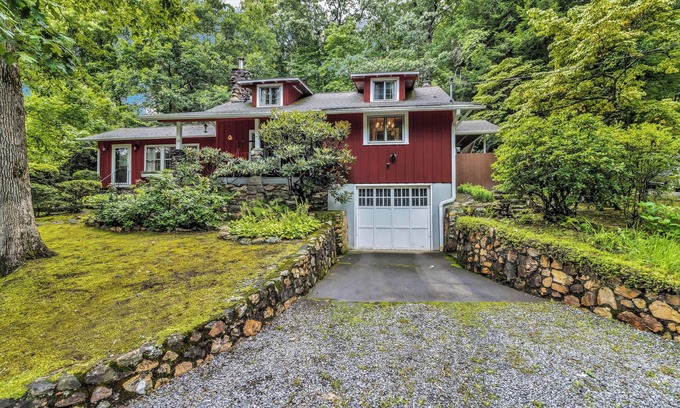 Ridgecrest House | Power, water & internet! 4BR near Ridgecrest