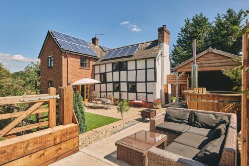 Pembridge House | Powk Meadow Farmhouse