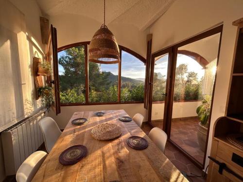 Pals House | PRAGA 2 - Encantadora casa con piscina y vistas al bosque!