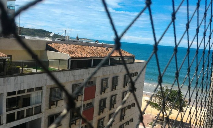 Guarapari Apartment | Praia do Morro 2 bedrooms with air conditioning, en suite, internet, garage.