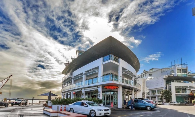Auckland Central Business District Apartment | Premium 1BR Apartment at Princes Wharf