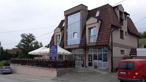 Bajina Basta House | Prenoćište i restoran Ihthis