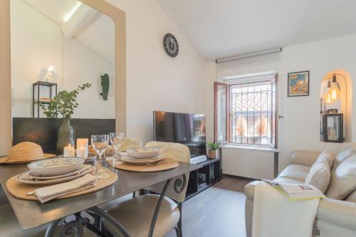 Carate Urio Apartment | Pretty Studio in Old Town by Rent All Como