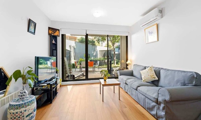 Kensington Apartment | Prime Kensington 2BR Apt with a Massive Backyard!