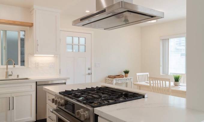Sand Section Apartment | Prime Manhattan Beach location!