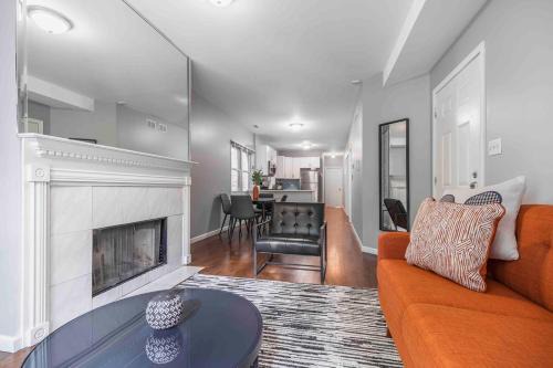 Pulaski Park Apartment | Pristine Paradise Chicago 3BD 2BA Free Parking