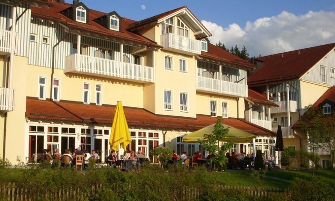 Lindberg Hotel | Private 27 m² double room in the Ahornhof, free use of pool+bath+sauna