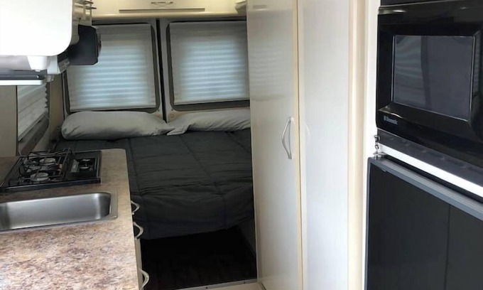 Linden House | Private and cozy RV with full hookups in a convenient area with direct bus to NYC Manhattan only 2 blocks away