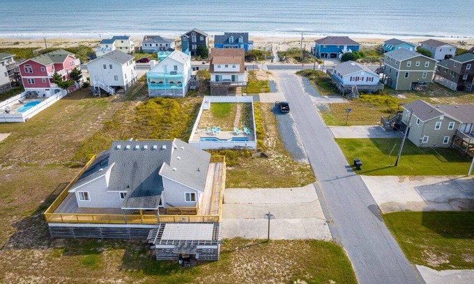 Sea Scape House | Private and Quiet Family Retreat - Steps to the Beach