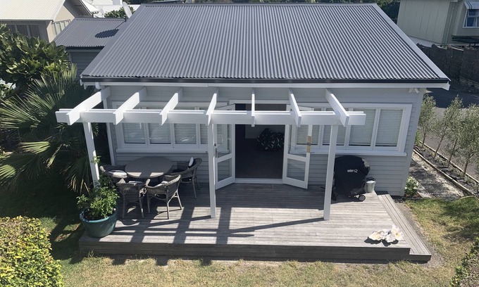 Mount Maunganui Cottage | Private Beach Cottage