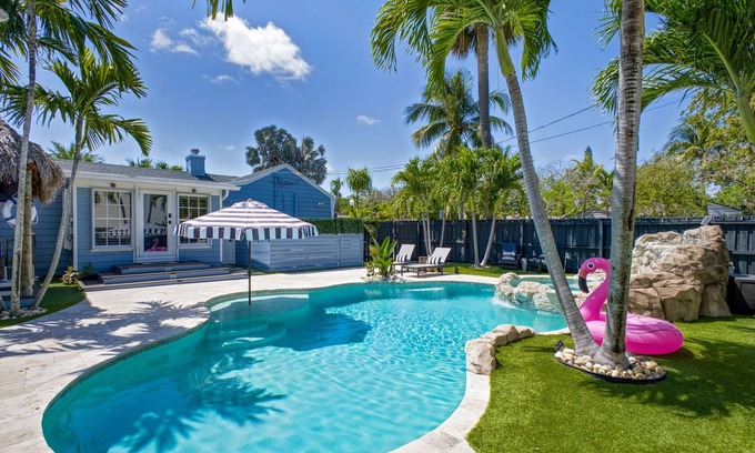 Sunshine Park House | Private Boutique nBungalow Resort/KING Beds/Heated Salt Water Pool/Tiki/BBQ