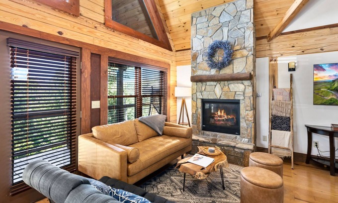 Lenoir Cabin | Private Cabin in Gated Community