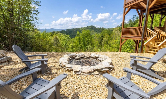 Lenoir Cabin | Private Cabin with Appalachian Mountain Views