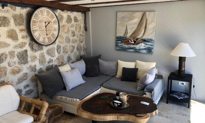 Vinisce Villa | Private Cottage in olive grove with heated Pool