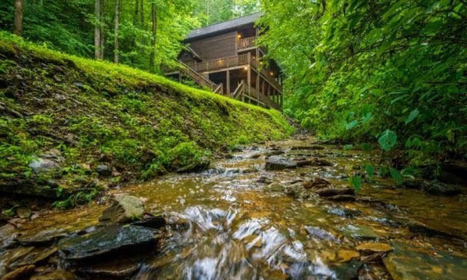 Wears Valley Cabin | "Private Creek Cabin" - Great Location - Easy Access