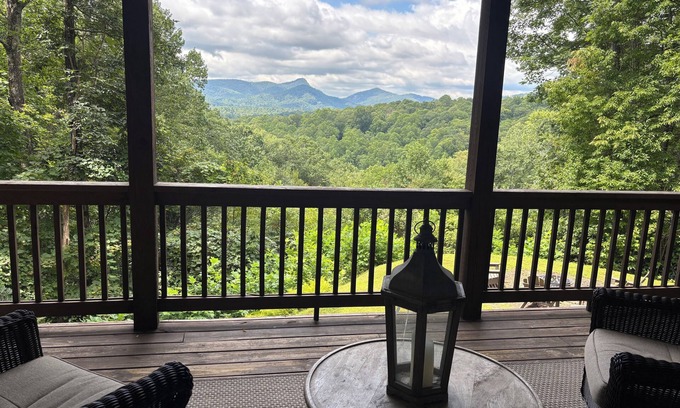 Sapphire Cottage | Private custom home! Spectacular view/fire pit! Gated community with waterfalls.